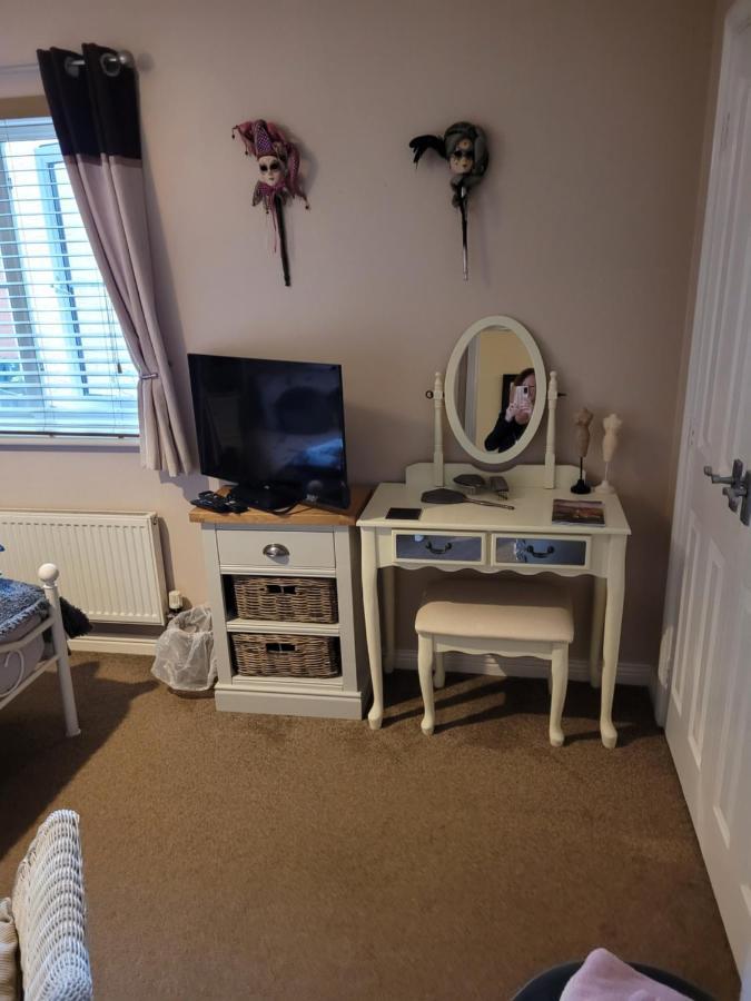 Siobhan'S Abode 2 Deluxe Doubles N Large Single No Pets Суиндън Екстериор снимка