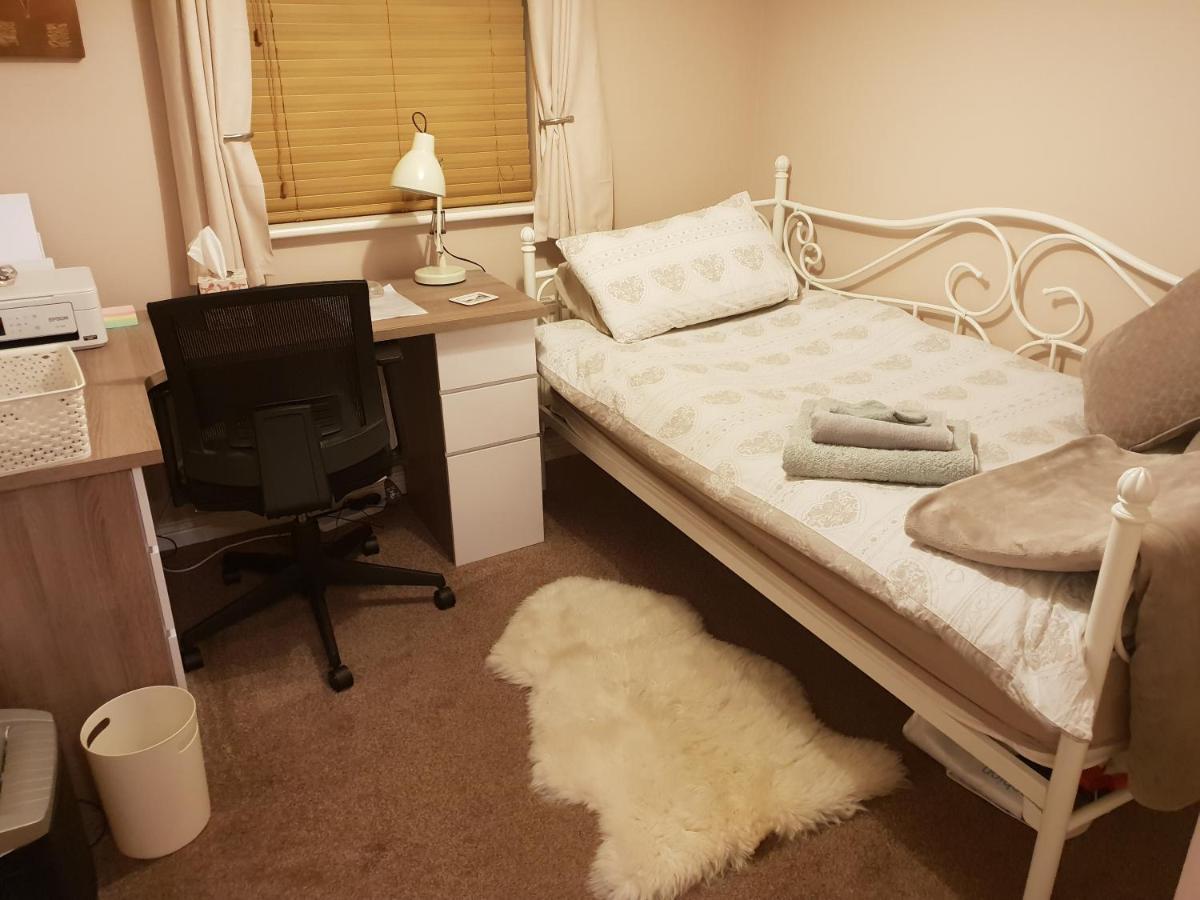 Siobhan'S Abode 2 Deluxe Doubles N Large Single No Pets Суиндън Екстериор снимка